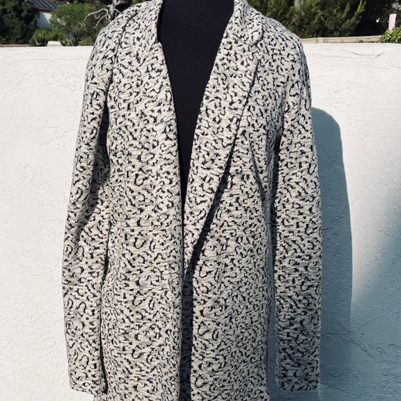 ELODIE Women's NWT Soft Coat/Sweater "L" pockets ivory & black  Casual coat - Picture 5 of 7